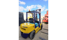 الوحش الياباني -للبيـع كـوماتسـو 3 طـن أصلي Komatsu